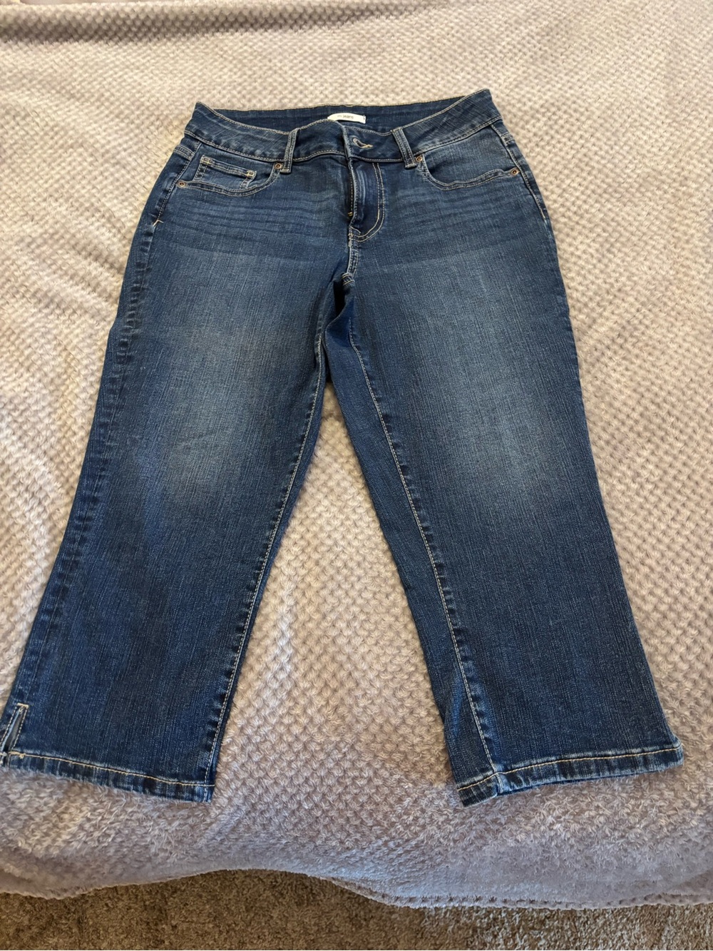 Maurices Blue Cropped Denim Capris